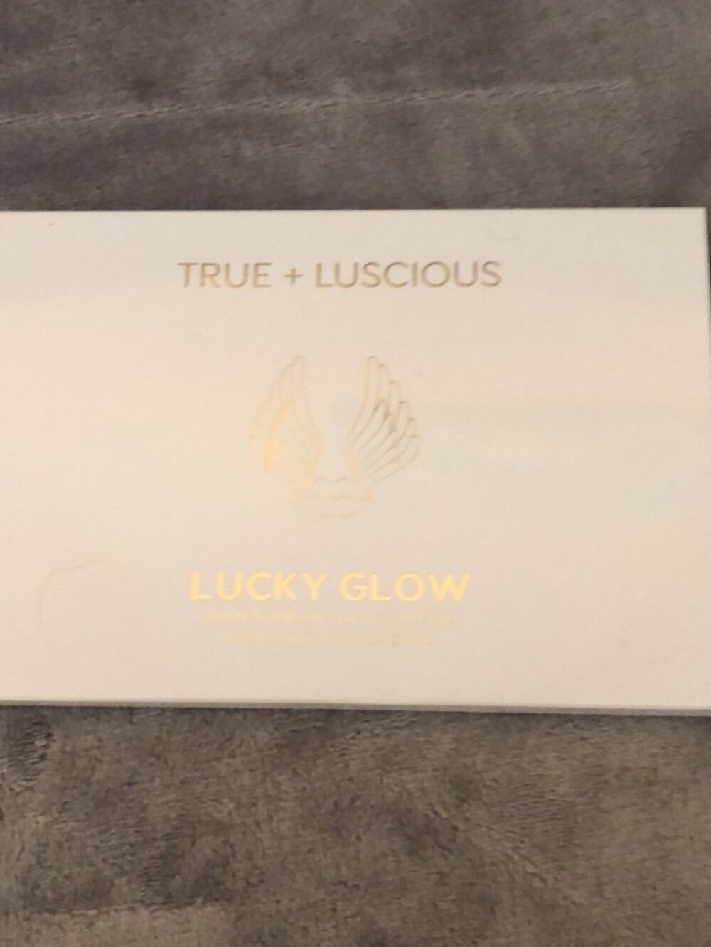 True + Luscious Lucky Glow Bronze and Highlight Palette ✨